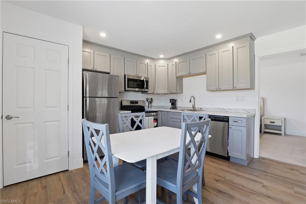 1046 Periwinkle Way, Sanibel, FL 33957 Photo