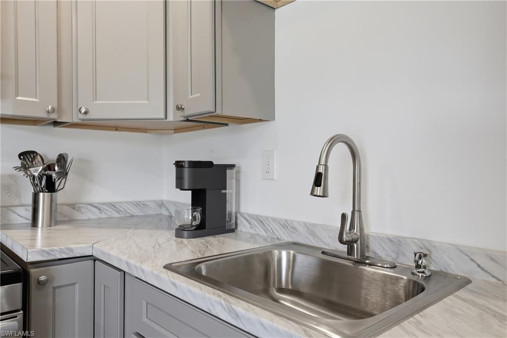 1046 Periwinkle Way, Sanibel, FL 33957 Photo