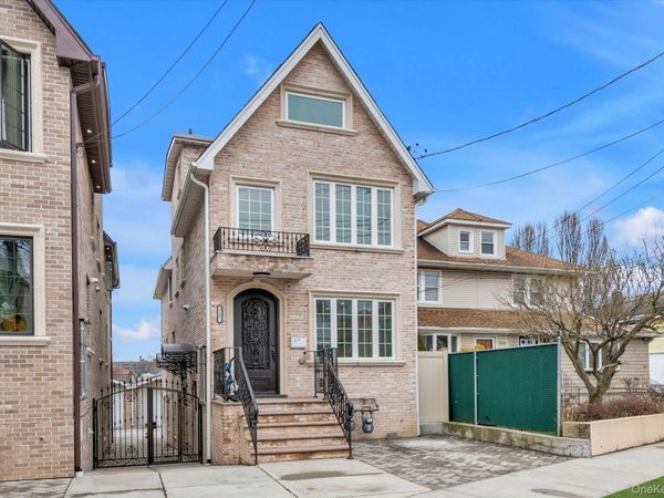 717 College Place , College Point, NY 11356