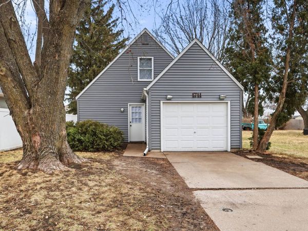 1711 W 59th Street , Davenport, IA 52806