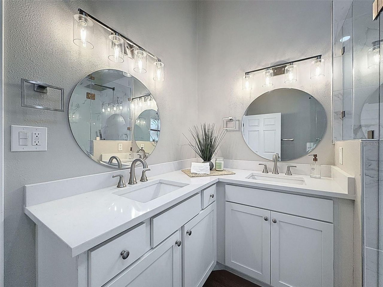 8430 144th Lane , Seminole, FL 33776 Photo