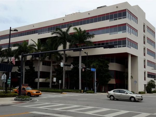 1111 N Kane Concourse, Unit 500, Bay Harbor Islands, FL 33154