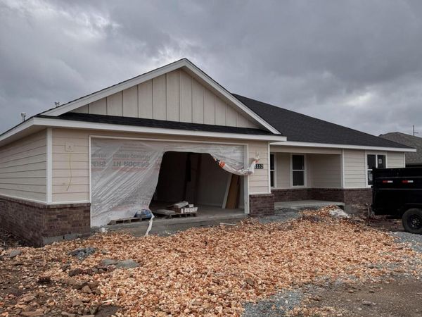 1112 Center Court Circle, Grove, OK 74344