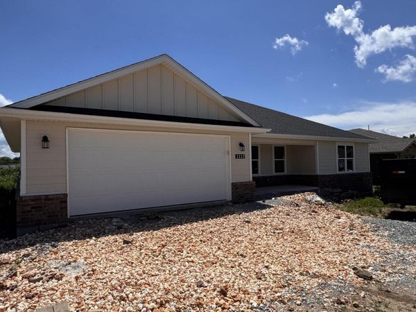 1112 Center Court Circle, Grove, OK 74344