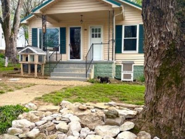 910 College St W, Fayetteville, TN 37334