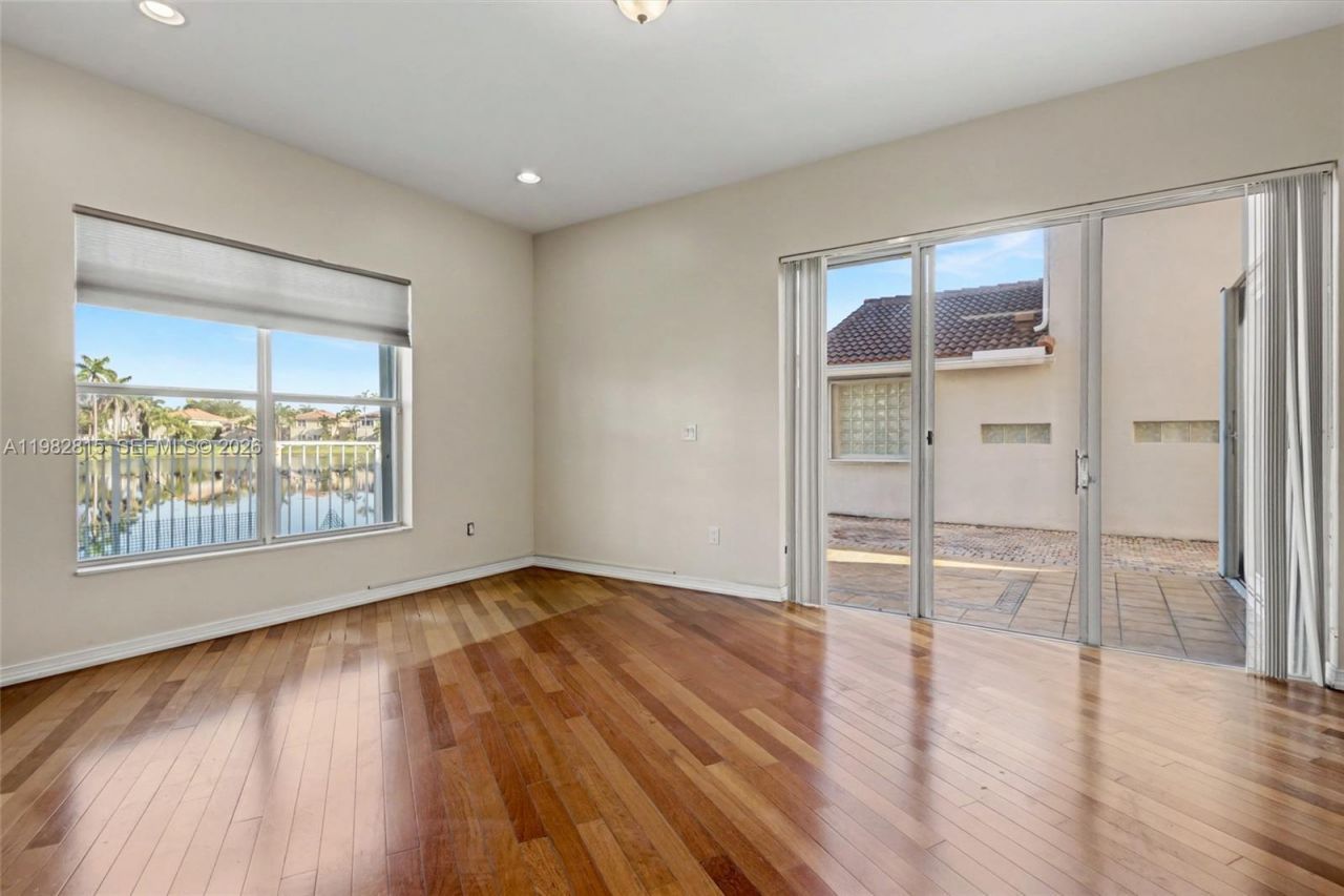 1560 Seagrape Way , Hollywood, FL 33019 Photo