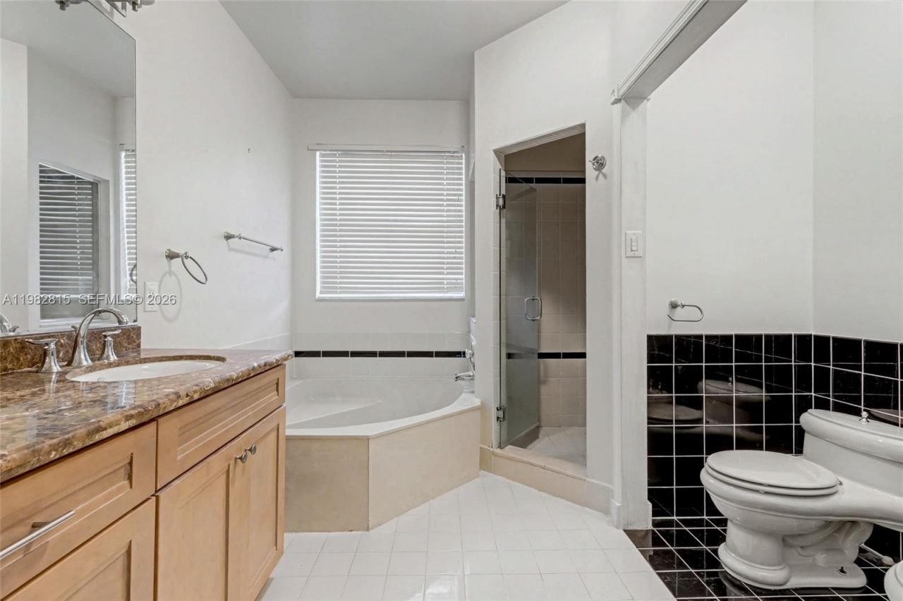 1560 Seagrape Way , Hollywood, FL 33019 Photo