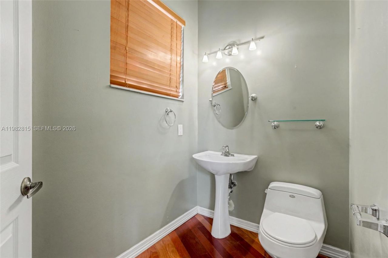 1560 Seagrape Way , Hollywood, FL 33019 Photo