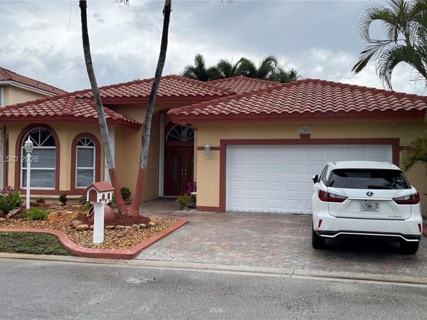 11581 SW 10th Ct, Pembroke Pines, FL 33025