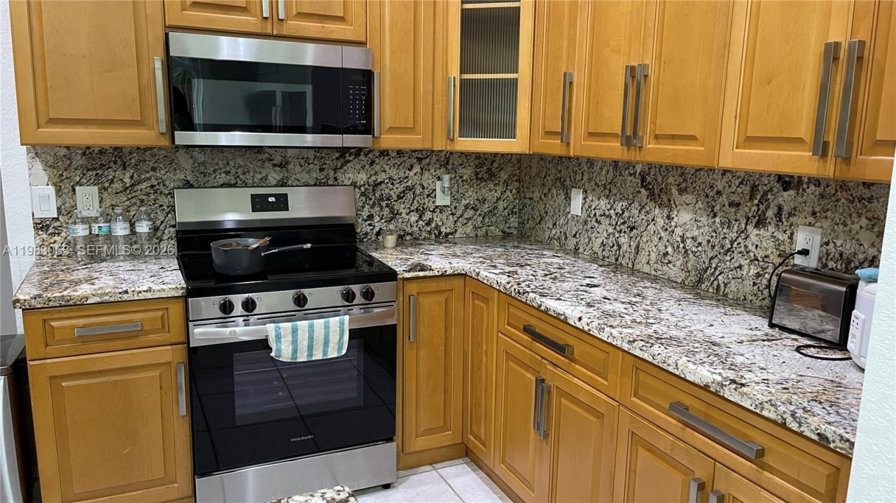 11581 SW 10th Ct, Pembroke Pines, FL 33025 Photo