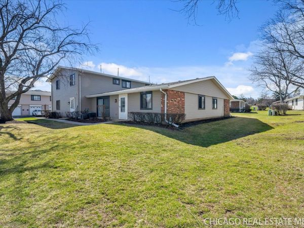 127 Fairlane Court, Unit c, Bloomingdale, IL 60108