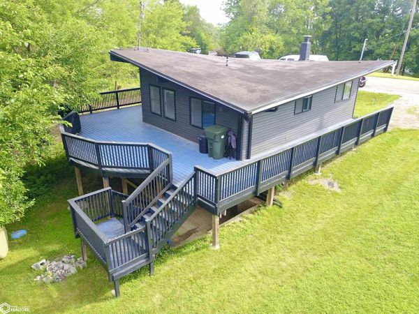 1305 & 1308 Holiday Lane, Brooklyn, IA 52211