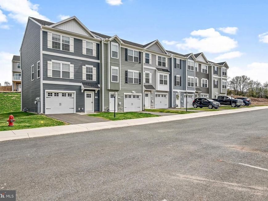 829 Rising Sun Ln, Chambersburg, PA 17201 Main Photo