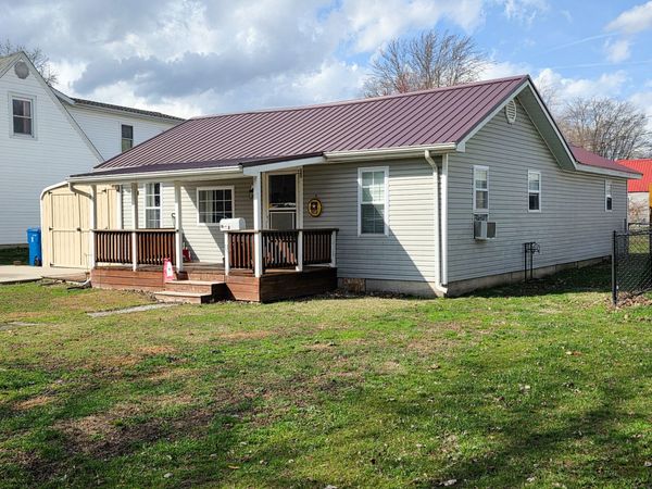 127 Park Avenue , Flora, IL 62839