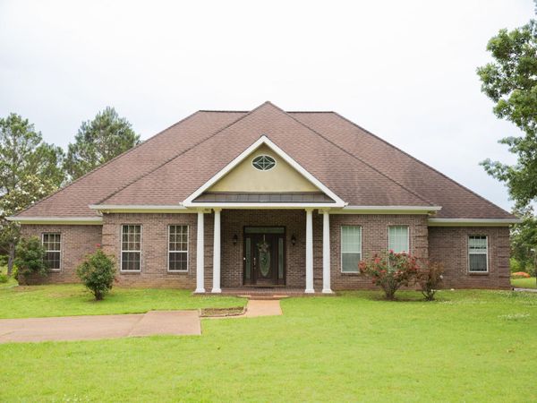 1103 Steele, Starkville, MS 39759