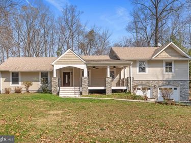 215 LAKEWOOD LANDING DRIVE , BUMPASS, VA 23024