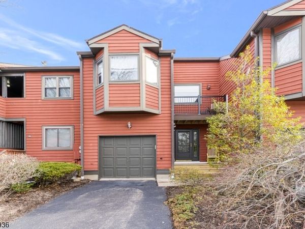 102 Clark Cir, Raritan, NJ 08822