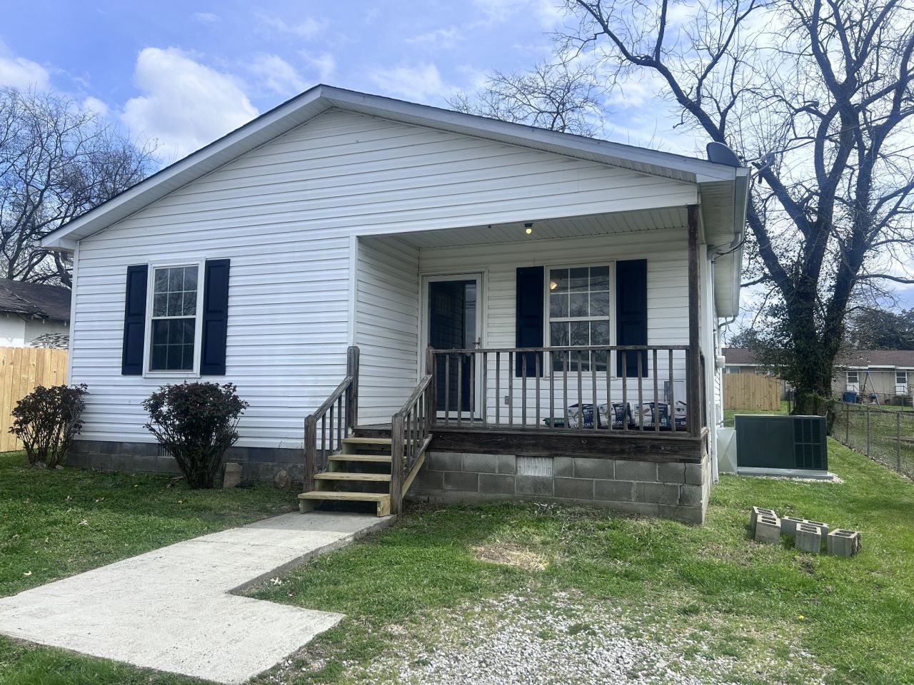 611 Park Ave , Manchester, TN 37355 Main Photo