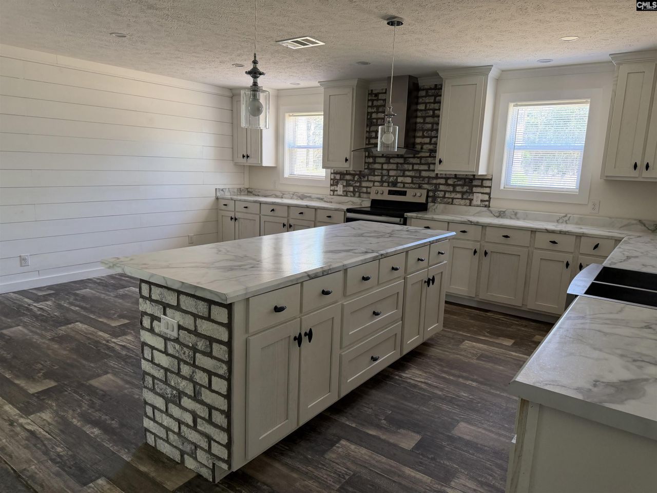 7533 Old Number Six Highway  Photo 9