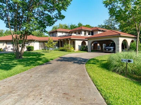 408 Rainey Street , Bonham, TX 75418