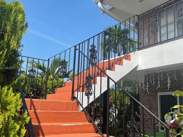 1050 Atlantic Shores Blvd, Unit 211, Hallandale Beach, FL 33009