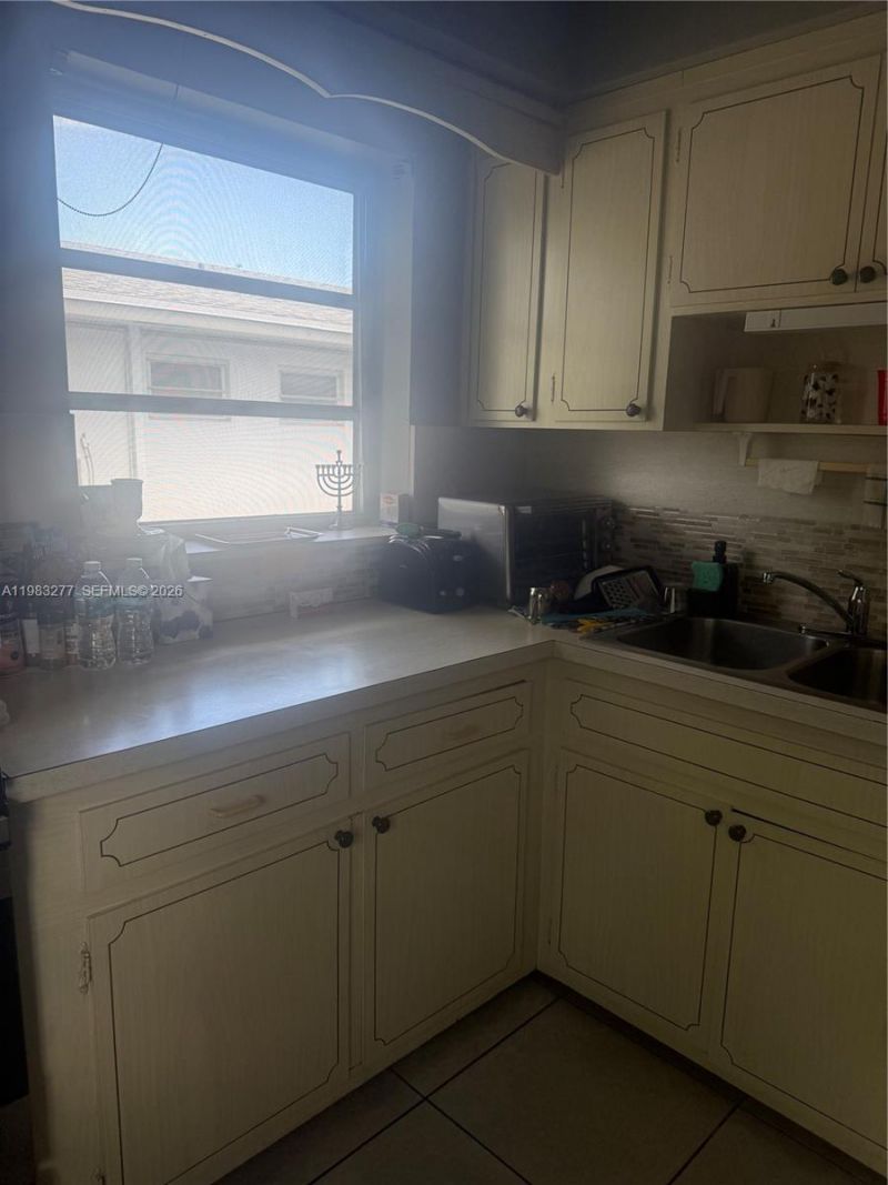 1050 Atlantic Shores Blvd, Unit 211, Hallandale Beach, FL 33009 Photo
