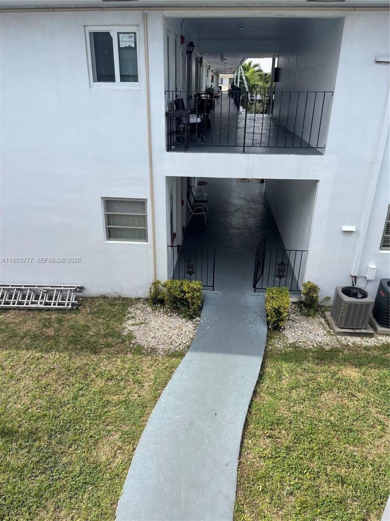 1050 Atlantic Shores Blvd, Unit 211, Hallandale Beach, FL 33009 Photo