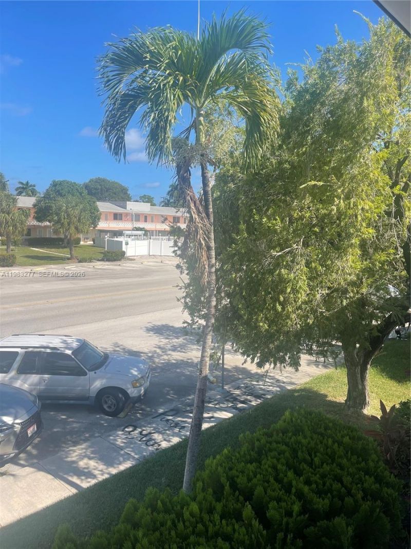 1050 Atlantic Shores Blvd, Unit 211, Hallandale Beach, FL 33009 Photo