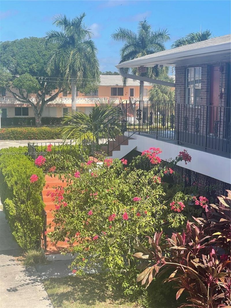 1050 Atlantic Shores Blvd, Unit 211, Hallandale Beach, FL 33009 Photo