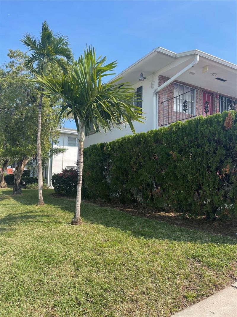 1050 Atlantic Shores Blvd, Unit 211, Hallandale Beach, FL 33009 Photo