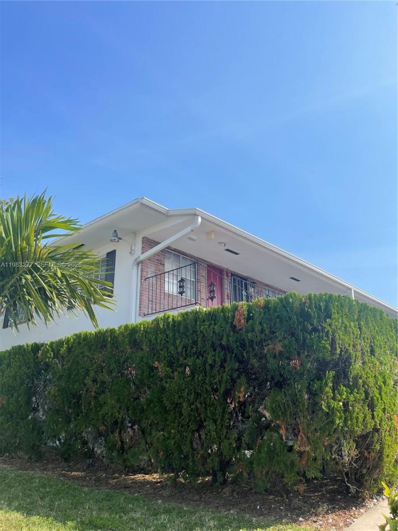 1050 Atlantic Shores Blvd, Unit 211, Hallandale Beach, FL 33009 Photo