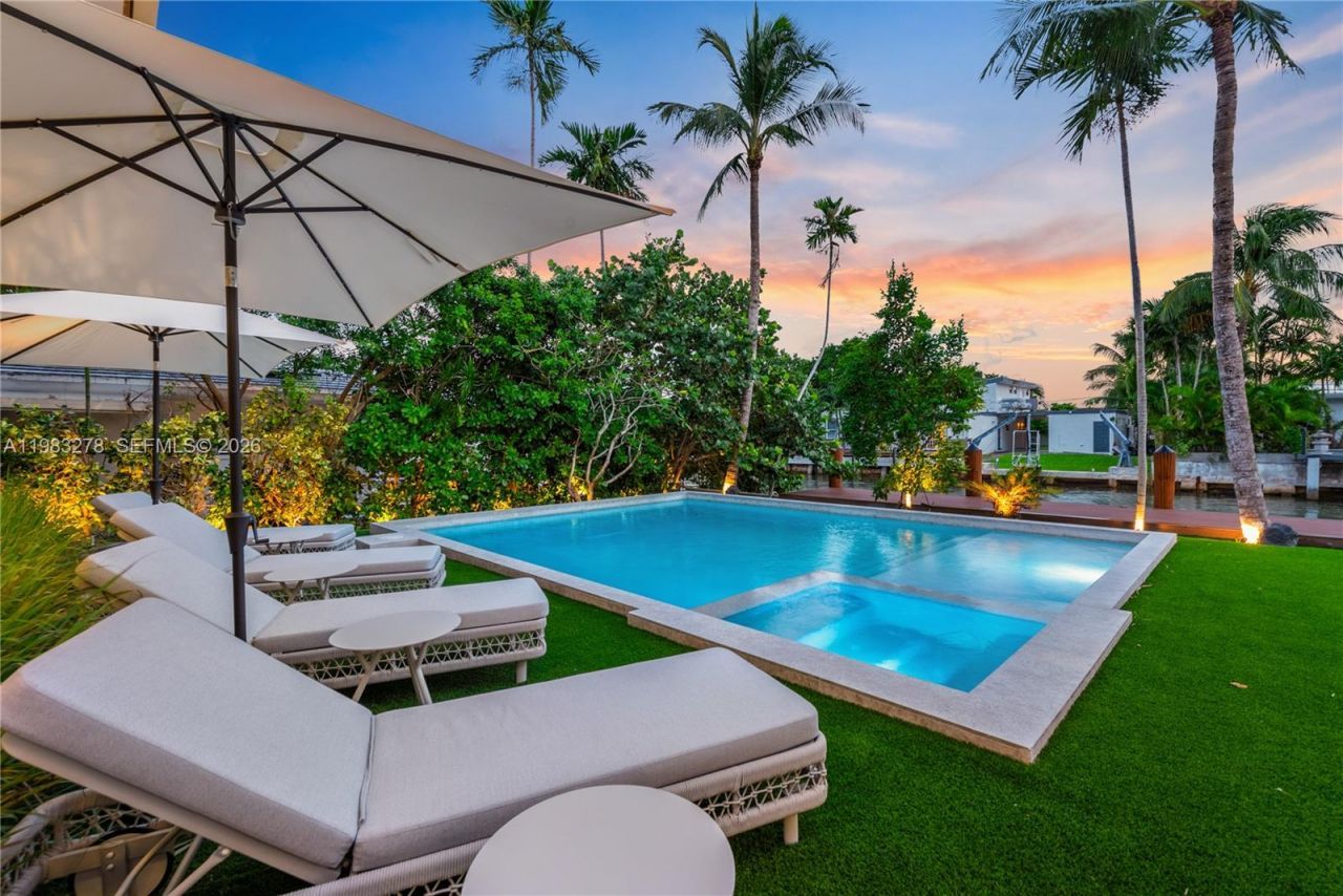 1200 NE 87th St, Miami, FL 33138 Photo