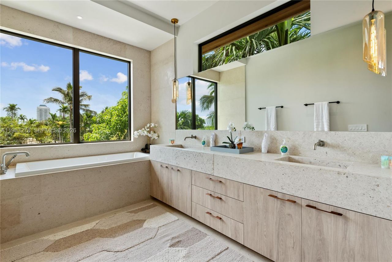 1200 NE 87th St, Miami, FL 33138 Photo