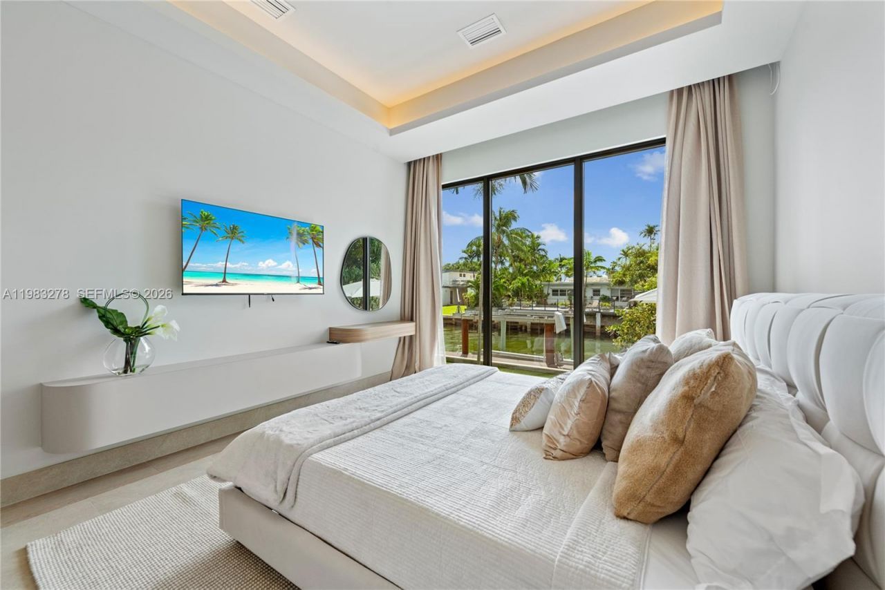 1200 NE 87th St, Miami, FL 33138 Photo