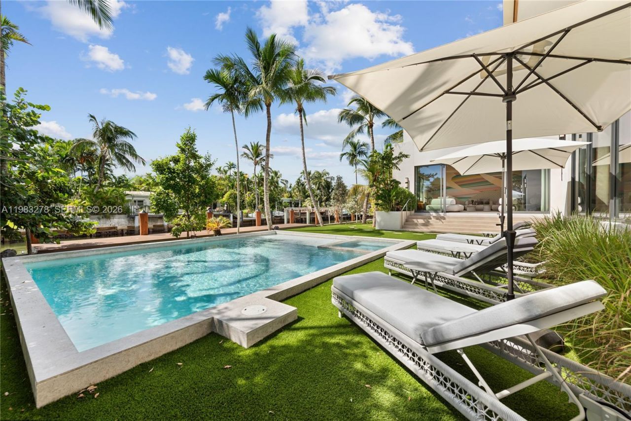 1200 NE 87th St, Miami, FL 33138 Photo