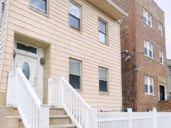 23 Nichols St, Newark, NJ 07105