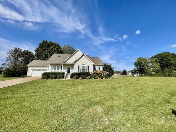 40 Harding Rd , Leoma, TN 38468