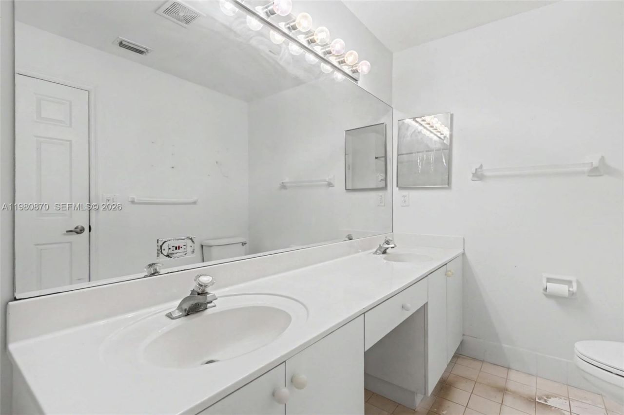 1550 N Trafalgar Cir, Hollywood, FL 33020 Photo