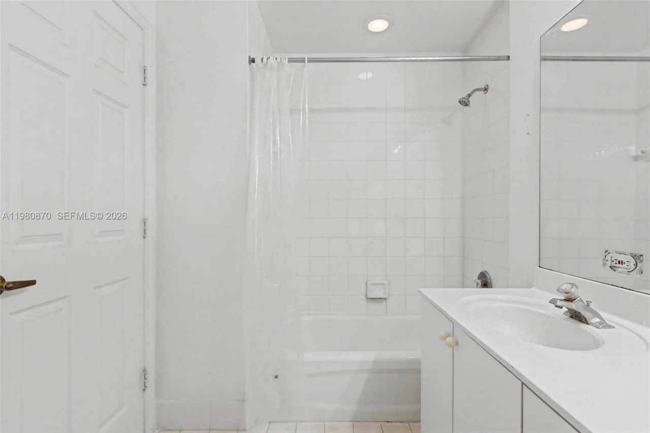 1550 N Trafalgar Cir, Hollywood, FL 33020 Photo