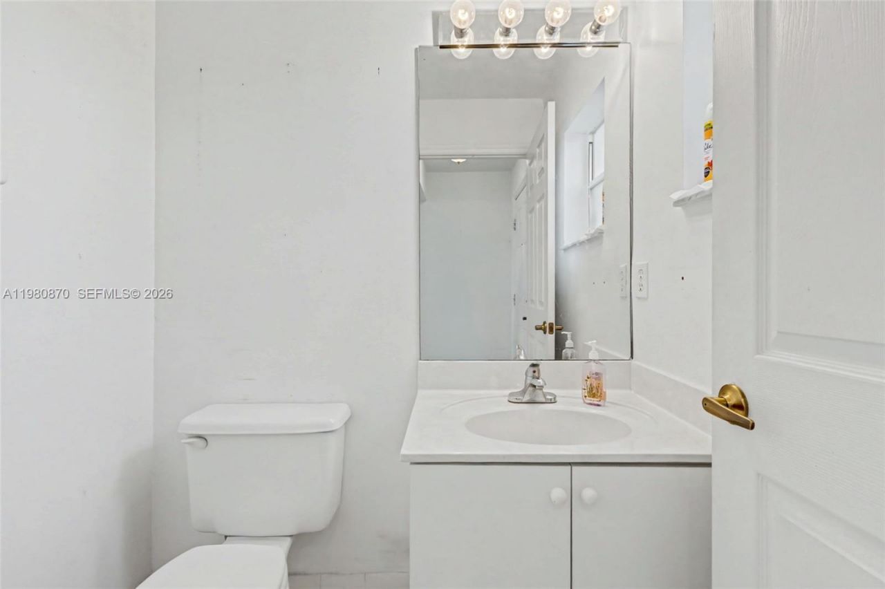 1550 N Trafalgar Cir, Hollywood, FL 33020 Photo