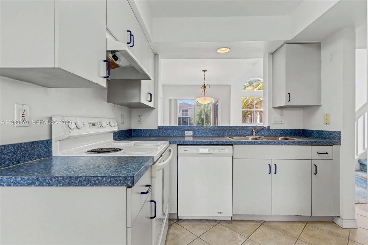 1550 N Trafalgar Cir, Hollywood, FL 33020 Photo