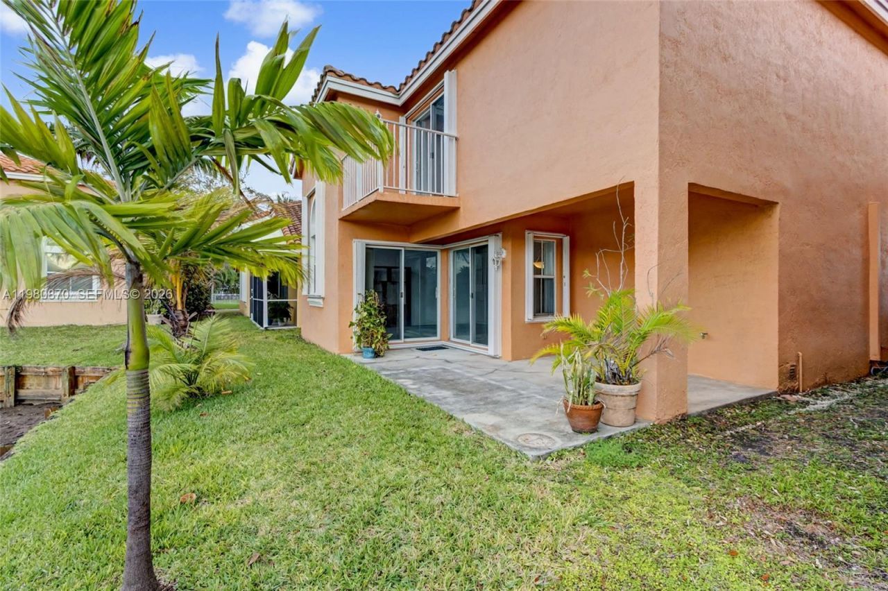 1550 N Trafalgar Cir, Hollywood, FL 33020 Photo