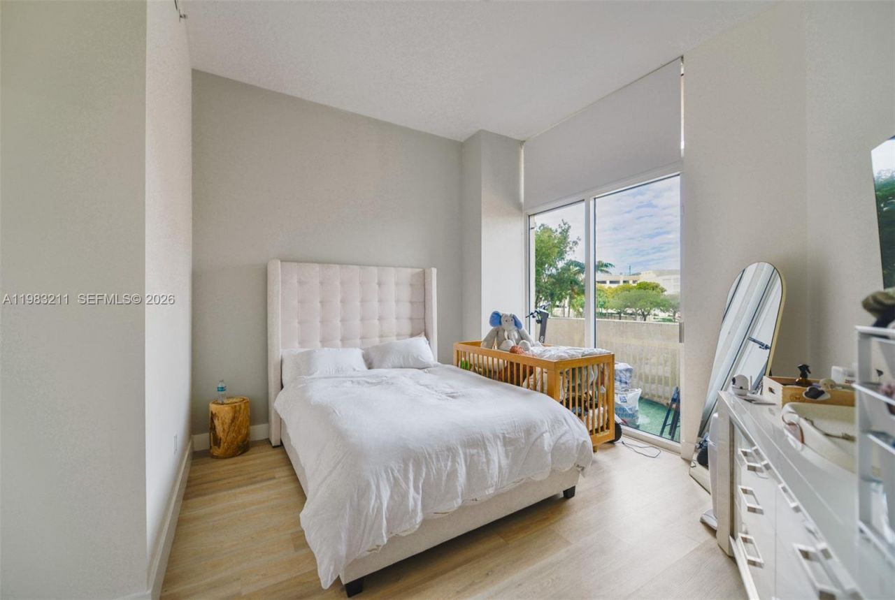 19501 W Country Club Dr, Unit 211, Aventura, FL 33180 Photo