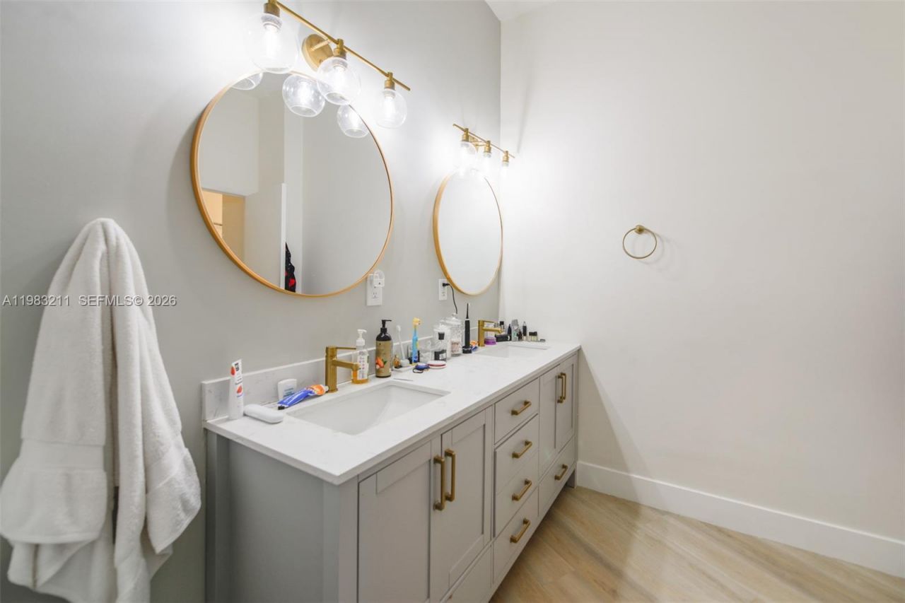 19501 W Country Club Dr, Unit 211, Aventura, FL 33180 Photo