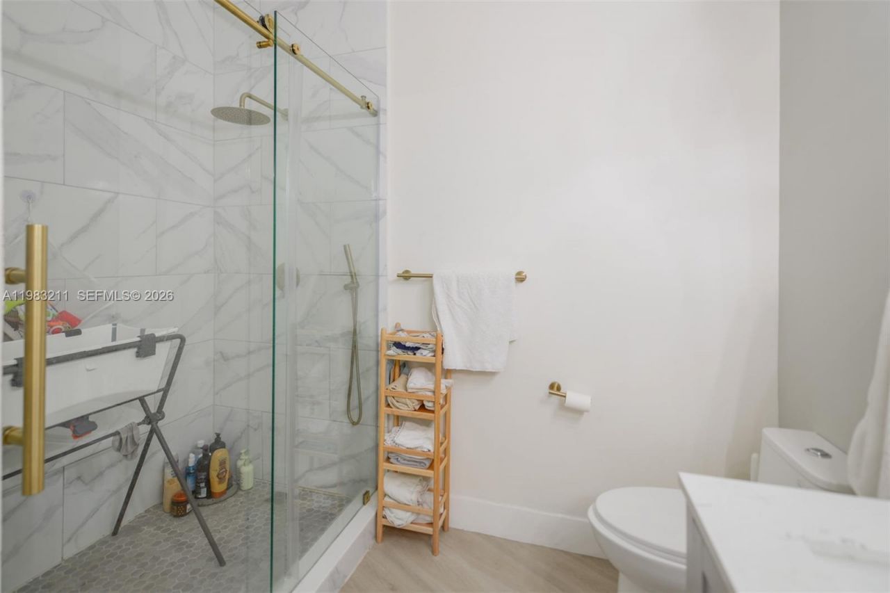 19501 W Country Club Dr, Unit 211, Aventura, FL 33180 Photo