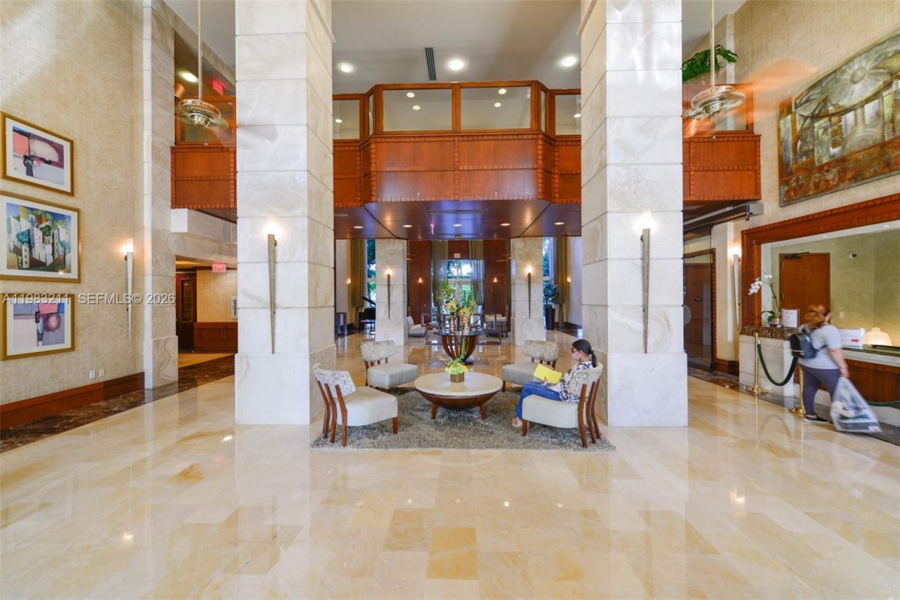 19501 W Country Club Dr, Unit 211, Aventura, FL 33180 Photo