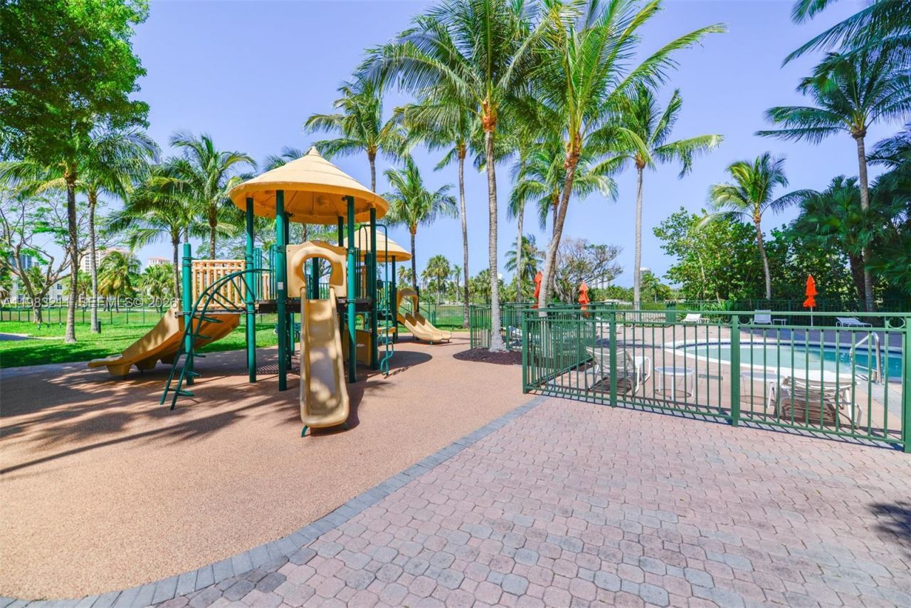 19501 W Country Club Dr, Unit 211, Aventura, FL 33180 Photo