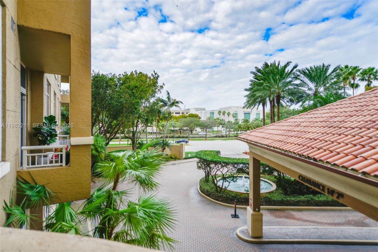 19501 W Country Club Dr, Unit 211, Aventura, FL 33180 Photo