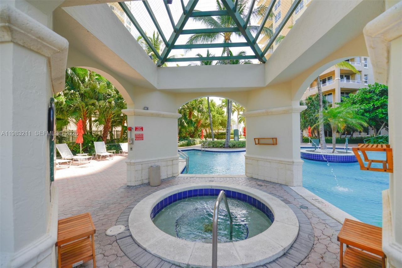 19501 W Country Club Dr, Unit 211, Aventura, FL 33180 Photo