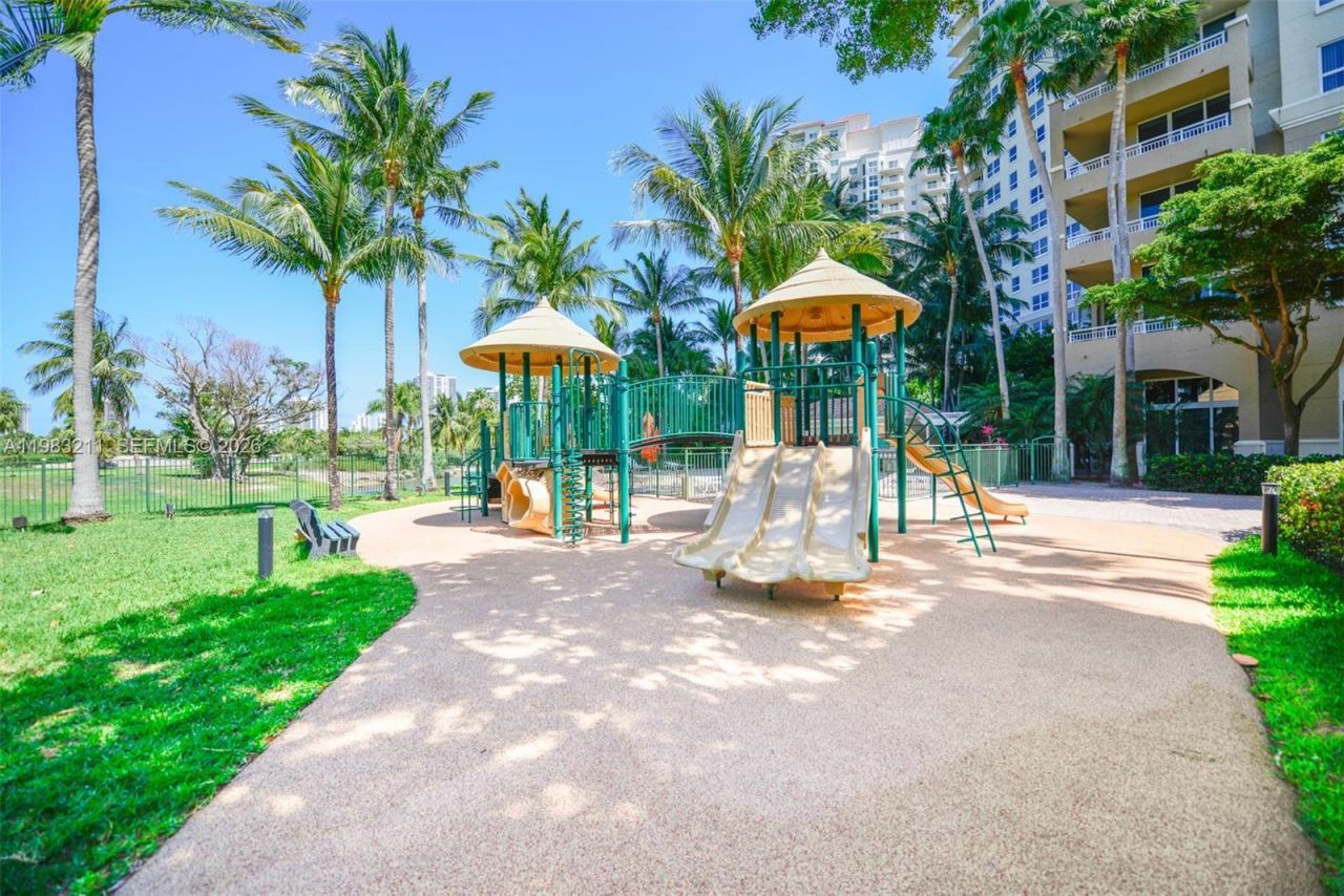 19501 W Country Club Dr, Unit 211, Aventura, FL 33180 Photo